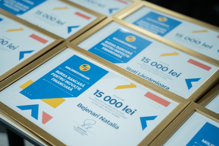 Trei studente USARB – beneficiare ale Bursei bancare pentru inovație financiară, oferită de Moldindconbank