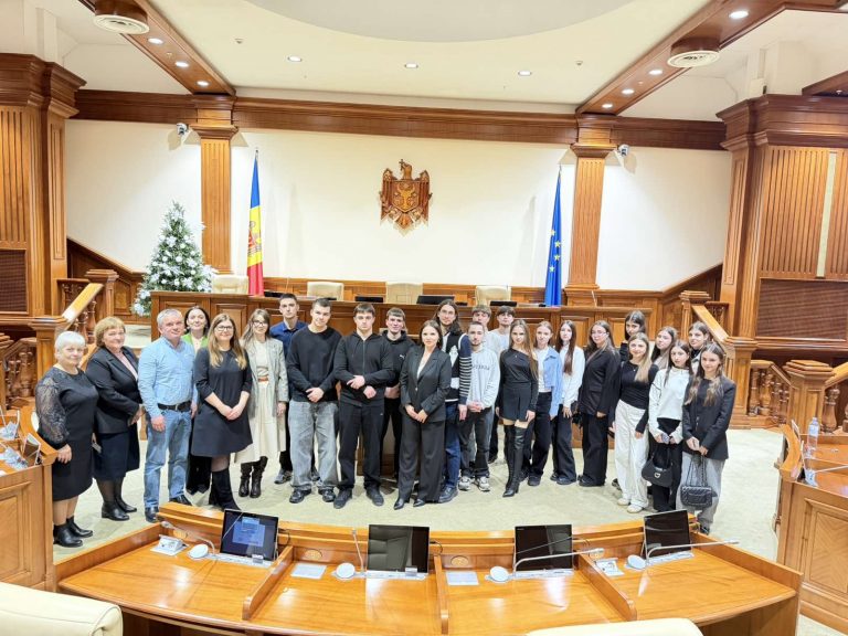 Studenții USARB au vizitat Parlamentul Republicii Moldova în contextul Zilei Internaționale a Drepturilor Omului