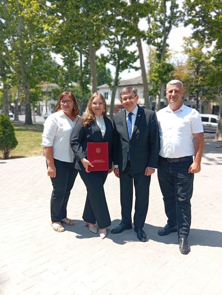 Performanța rămâne acasă: Casidi Arseni, absolventă cu 10 pe linie la BAC a ales Facultatea de Drept și Științe Sociale a USARB